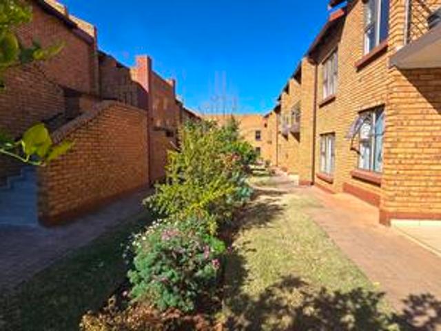 Townhouse for sale in Waterkloof, Gauteng