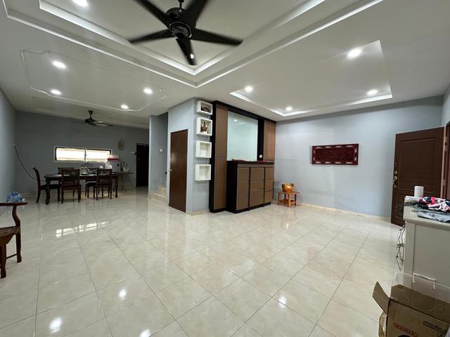 Terraced House for sale in Malaka