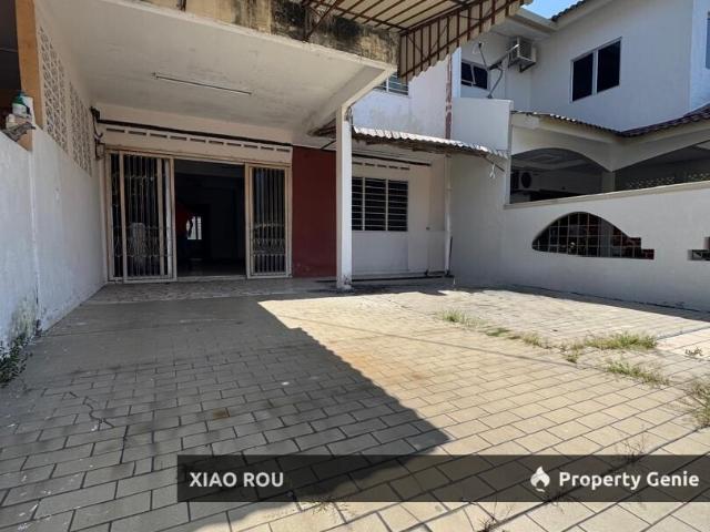 Terraced House for sale in Malaka