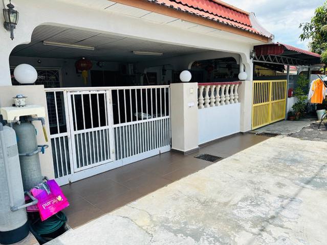 Terraced House for sale in Malaka
