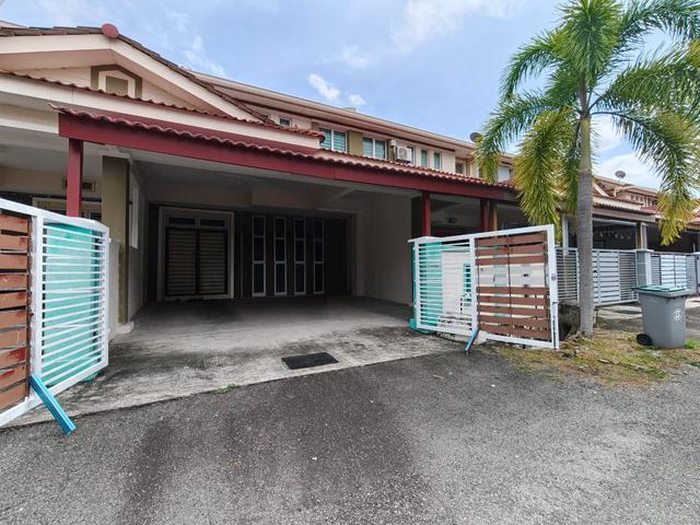 Terraced House for sale in Malaka