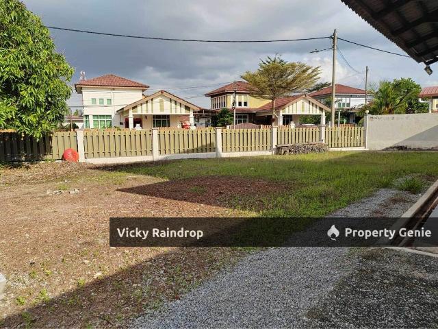 Bungalow for sale in Malaka