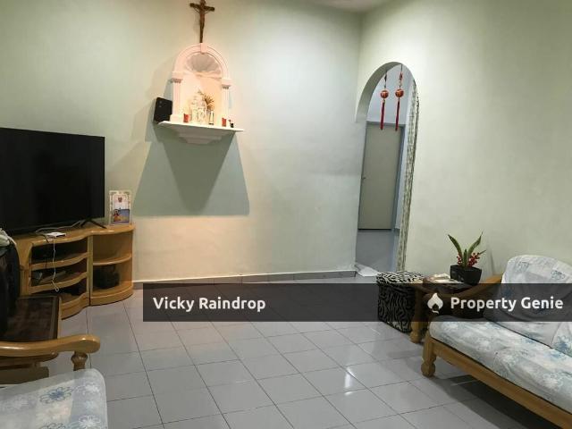 Terraced House for sale in Malaka