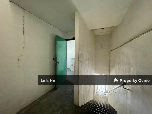 Shop Office for sale in Malaka