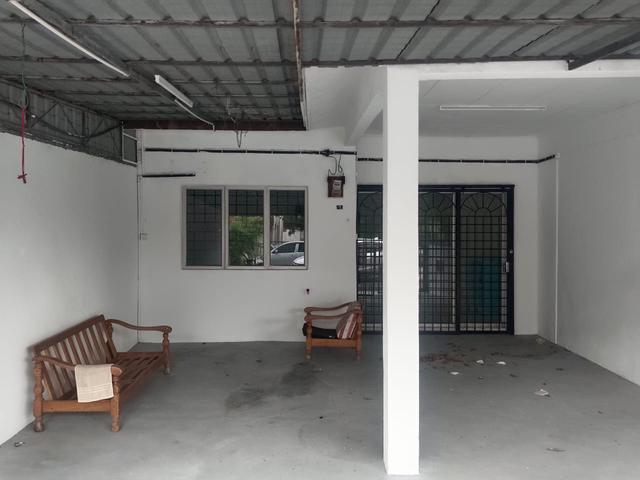 Terraced House for sale in Malaka
