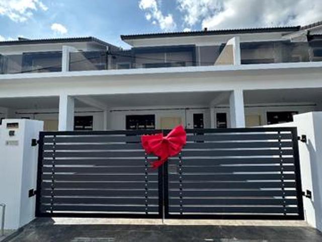 Terraced House for sale in Malaka