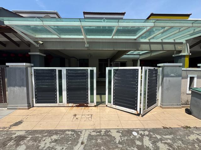 Terraced House for sale in Malaka