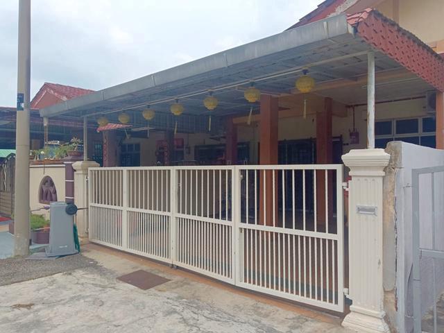 Terraced House for sale in Malaka