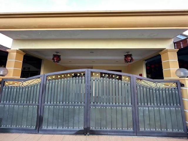 Terraced House for sale in Malaka