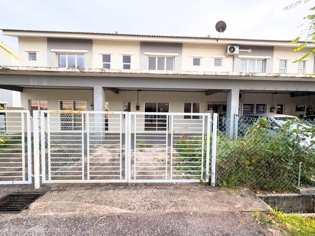 Terraced House for sale in Malaka