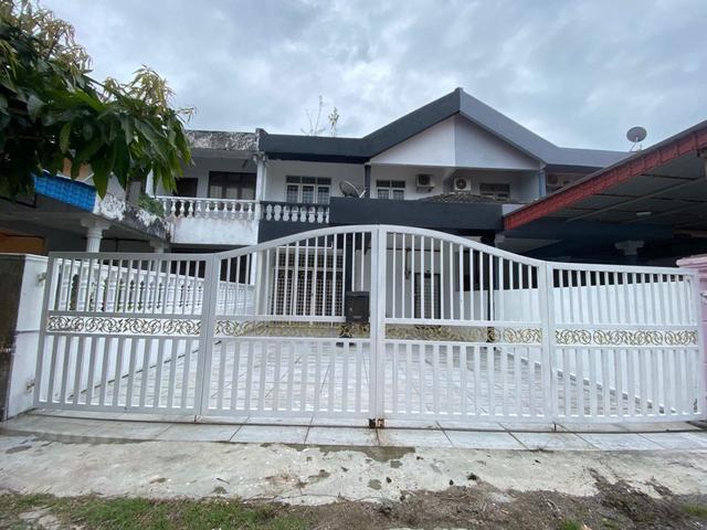 Terraced House for sale in Malaka