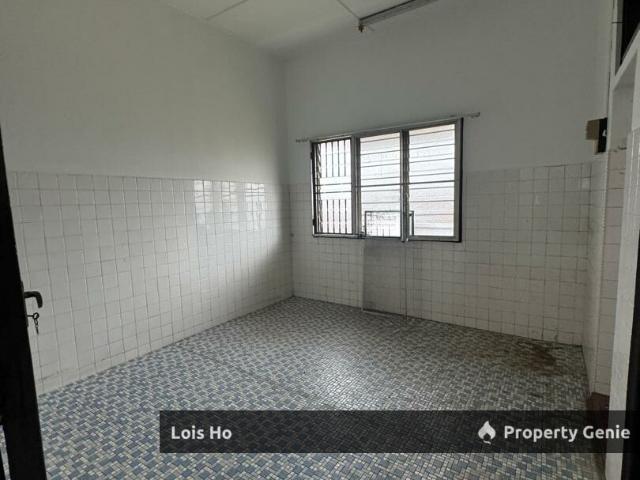 Terraced House for sale in Malaka