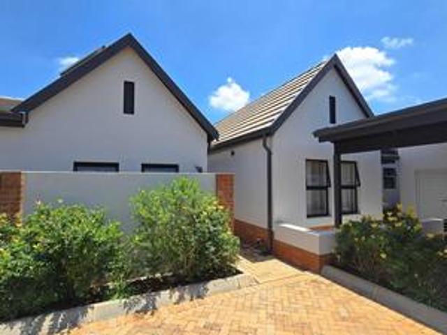 Townhouse for sale in Waterkloof, Gauteng
