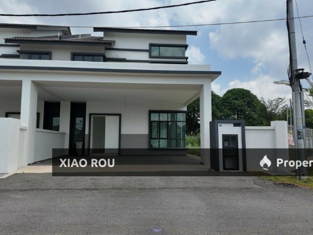 Terraced House for sale in Malaka