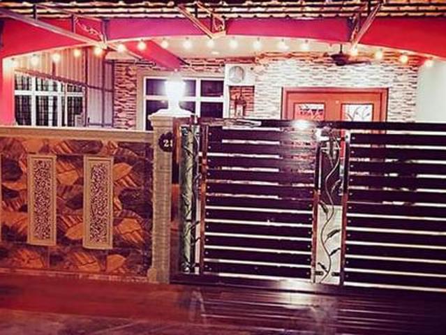 Terraced House for sale in Malaka