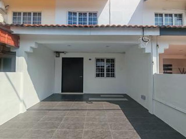 Terraced House for sale in Malaka