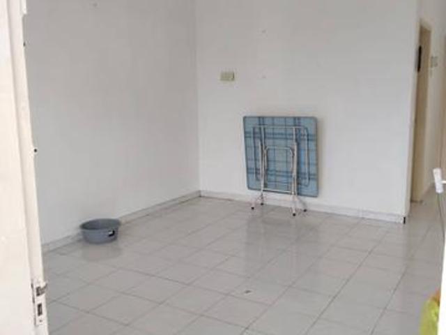 Flat for sale in Malaka