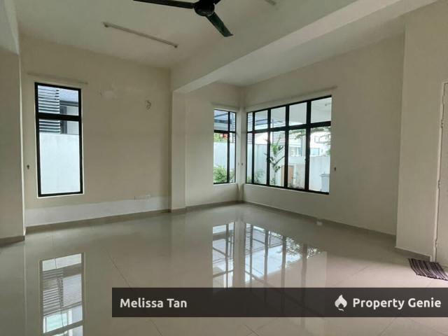 Terraced House for sale in Malaka