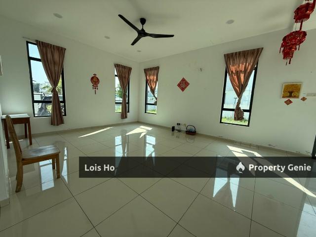 Bungalow for sale in Malaka