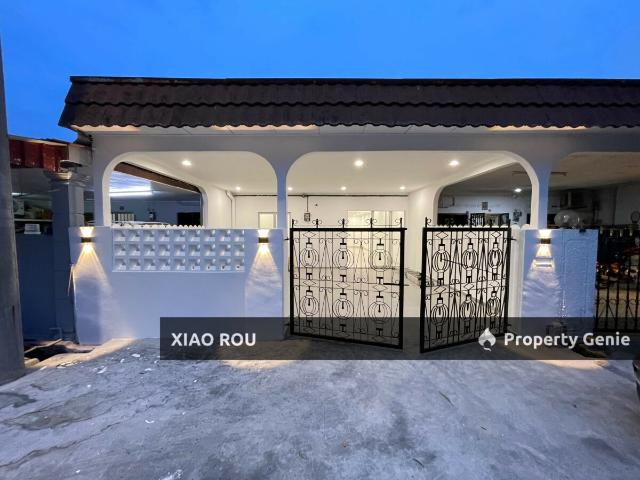 Terraced House for sale in Malaka