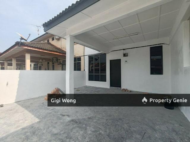 Terraced House for sale in Malaka