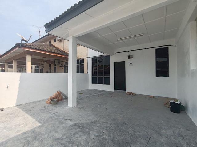 Terraced House for sale in Malaka