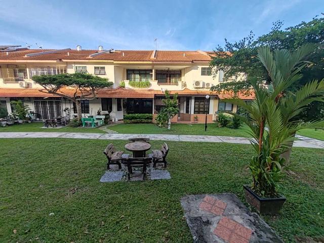 Terraced House for sale in Malaka