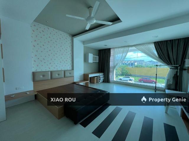 Terraced House for sale in Malaka