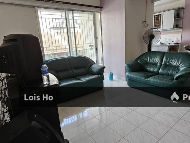 Flat for sale in Malaka