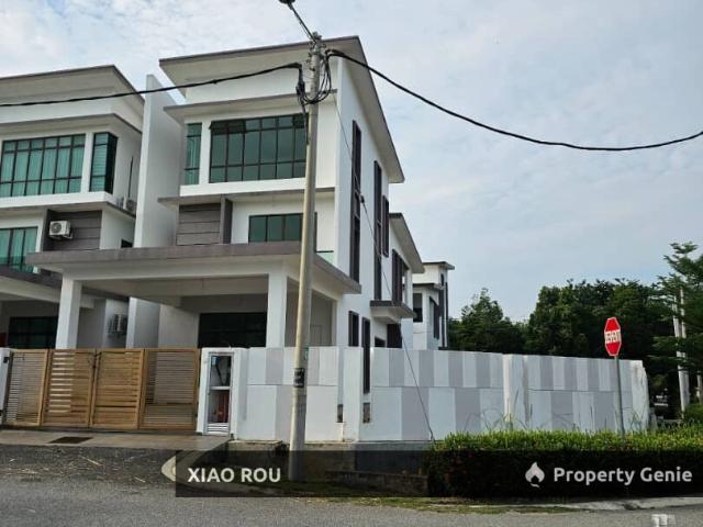Terraced House for sale in Malaka