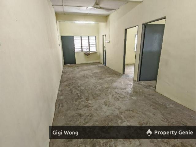 Terraced House for sale in Malaka