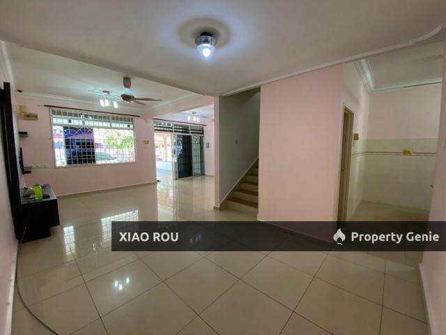 Terraced House for sale in Malaka