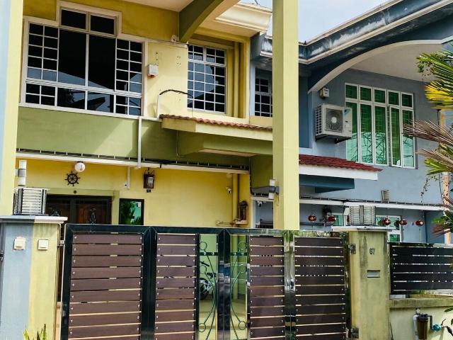 Terraced House for sale in Malaka