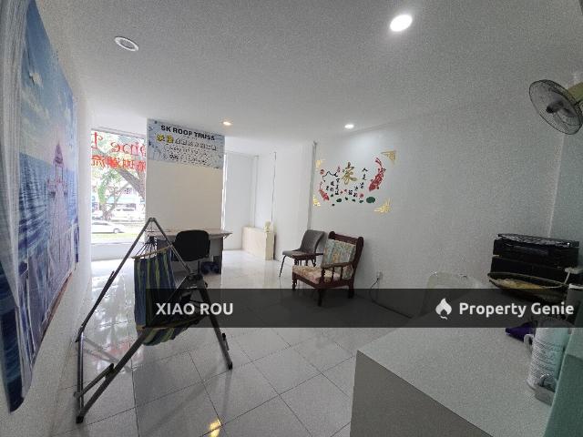 Shop for sale in Malaka