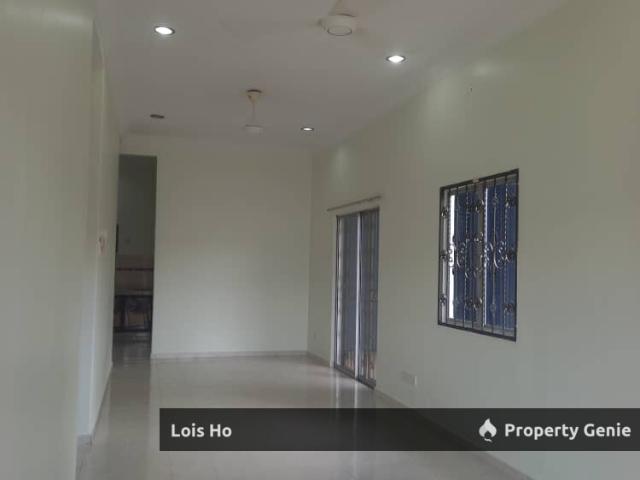 Terraced House for sale in Malaka