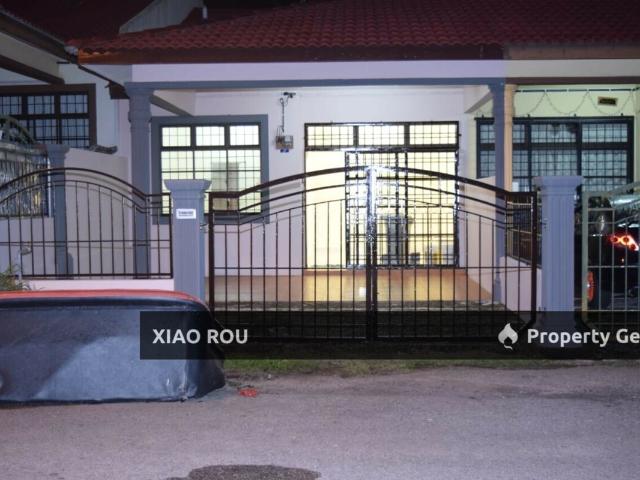 Terraced House for sale in Malaka