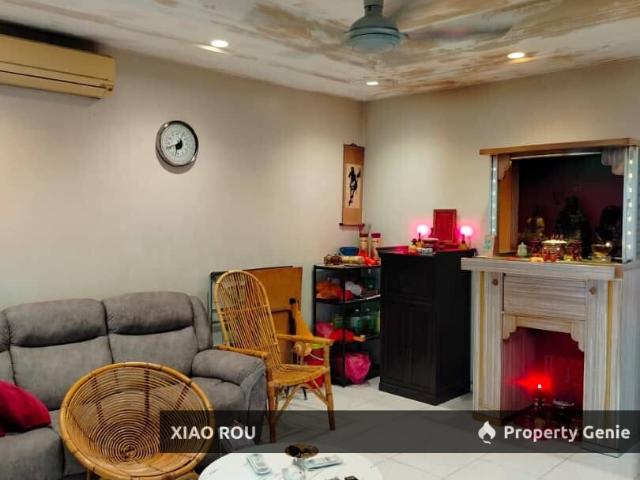 Terraced House for sale in Malaka