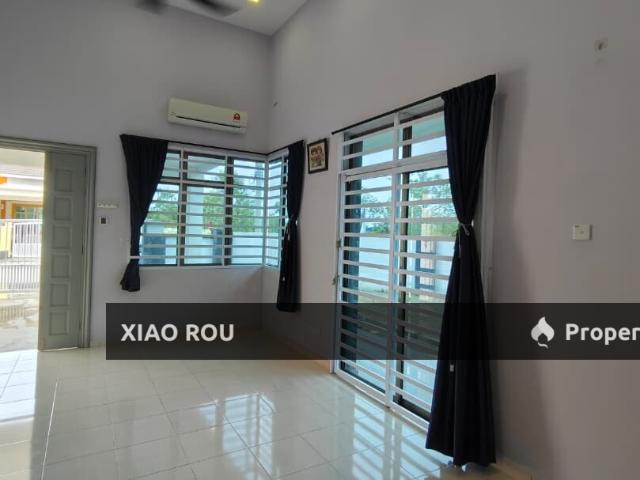 Terraced House for sale in Malaka