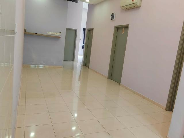 Terraced House for sale in Malaka