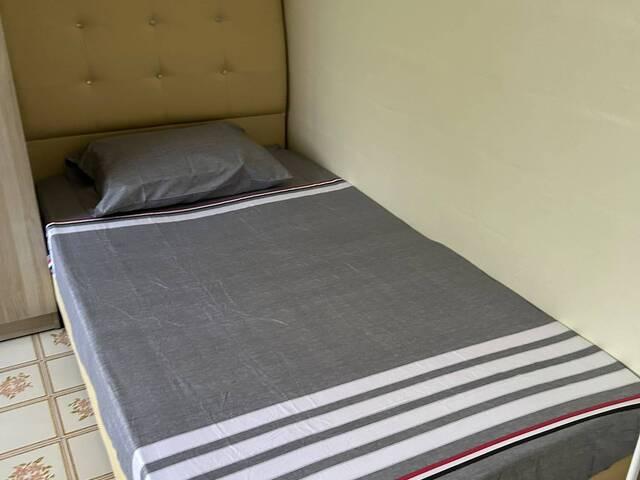 Room for rent in Townsville, Singapore