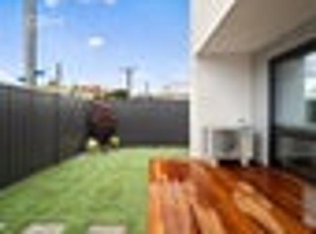 Townhouse for rent in Otakou