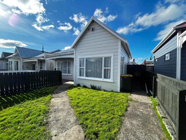 House for rent in Otakou