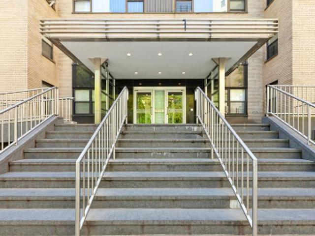 Property for sale in The Bronx, Arverne