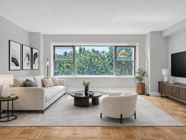 Property for sale in The Bronx, Arverne