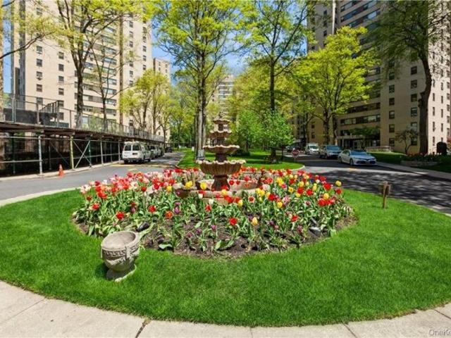 Property for sale in The Bronx, Arverne