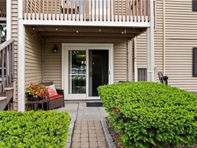 Condo for sale in Cranston, Rhode Island