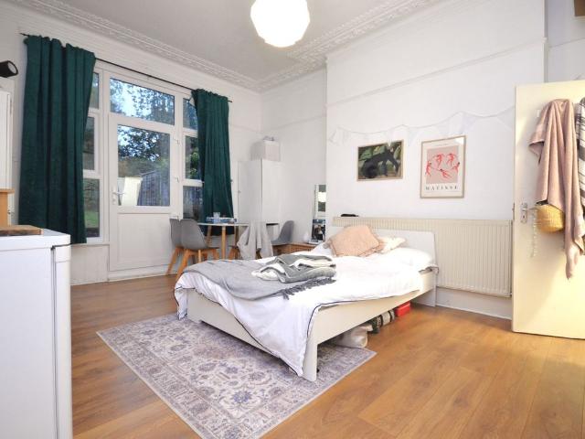 Studio for rent in Kilburn, Greater London