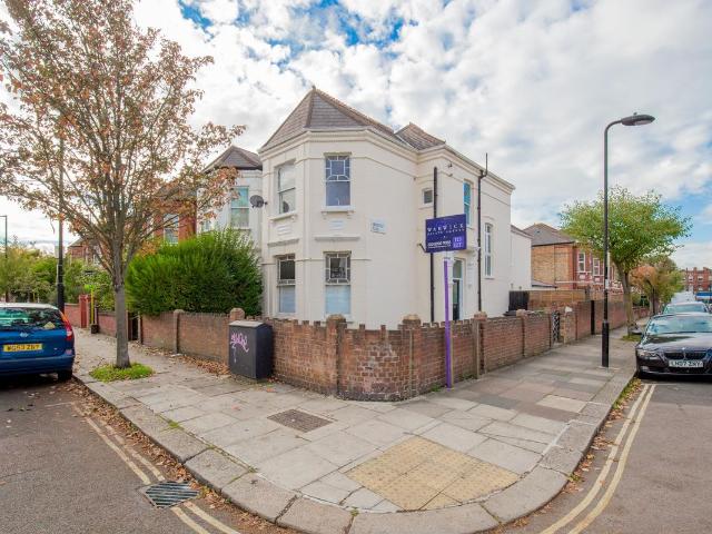 Room for rent in Kilburn, Greater London