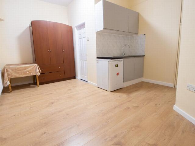 Studio for rent in Upper Edmonton, Greater London