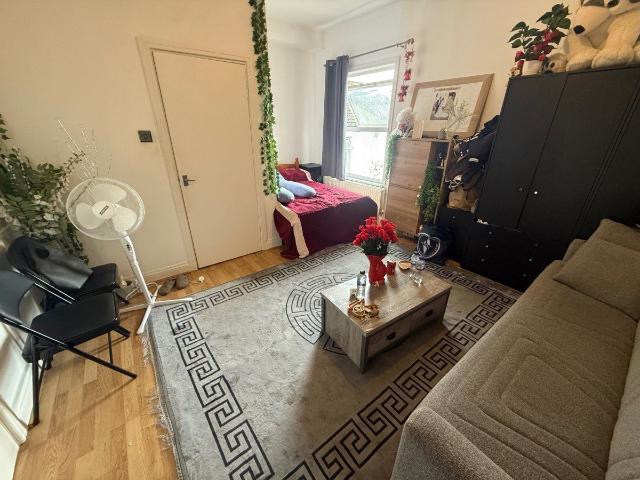 Studio for rent in Upper Edmonton, Greater London